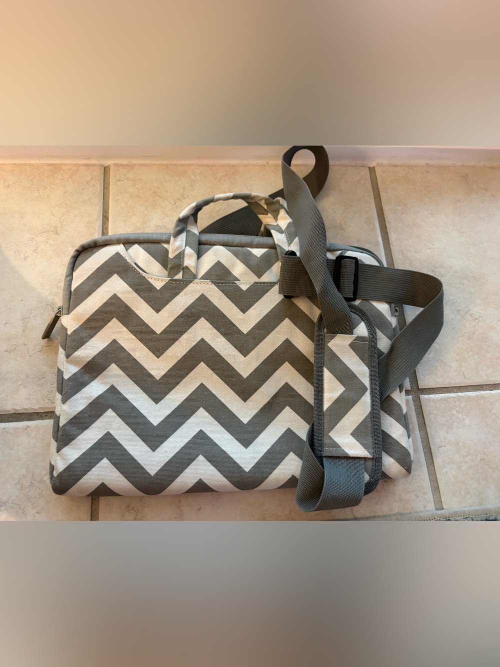 Chevron Pattern Grey Laptop Messenger Bag with Adjustable Strap